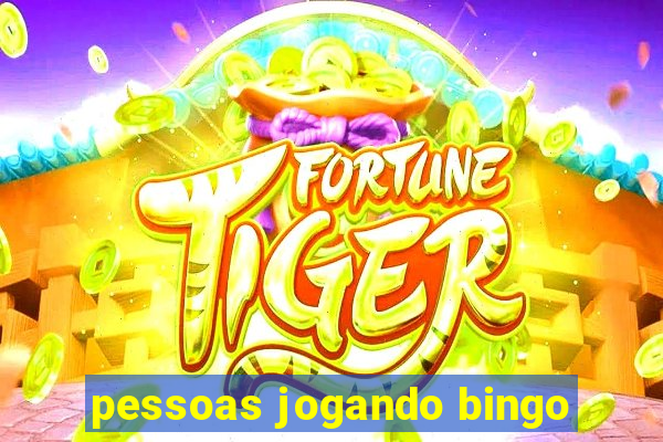 pessoas jogando bingo